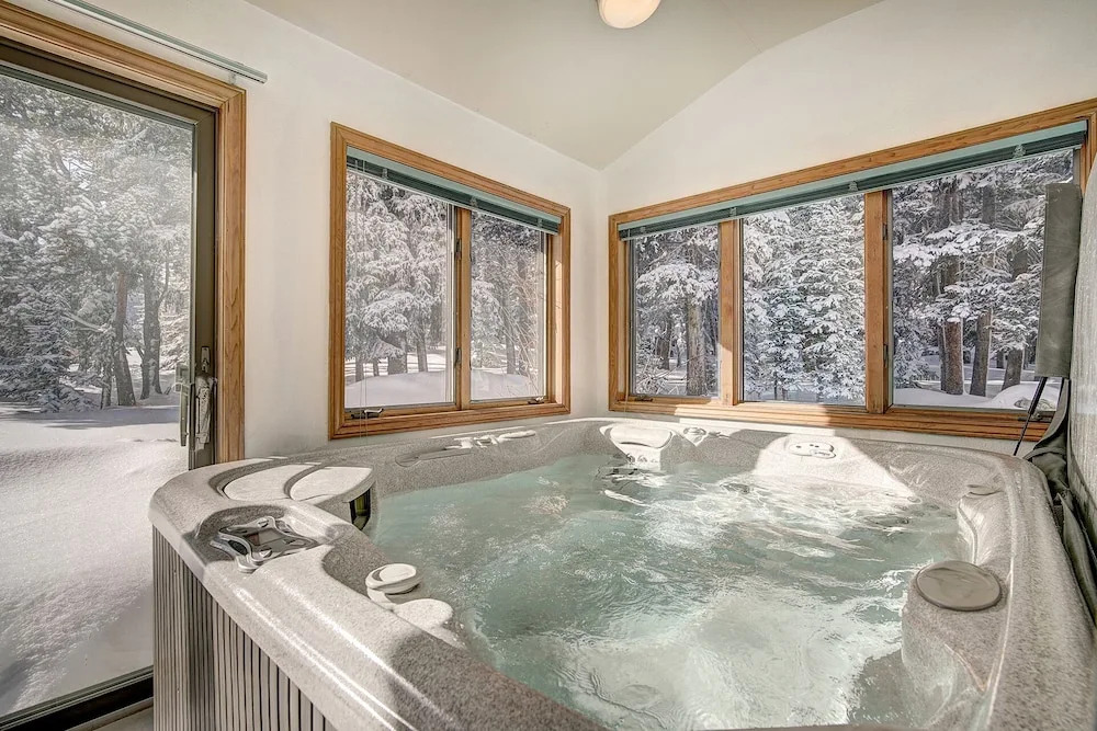 Evans Mountain Lodge