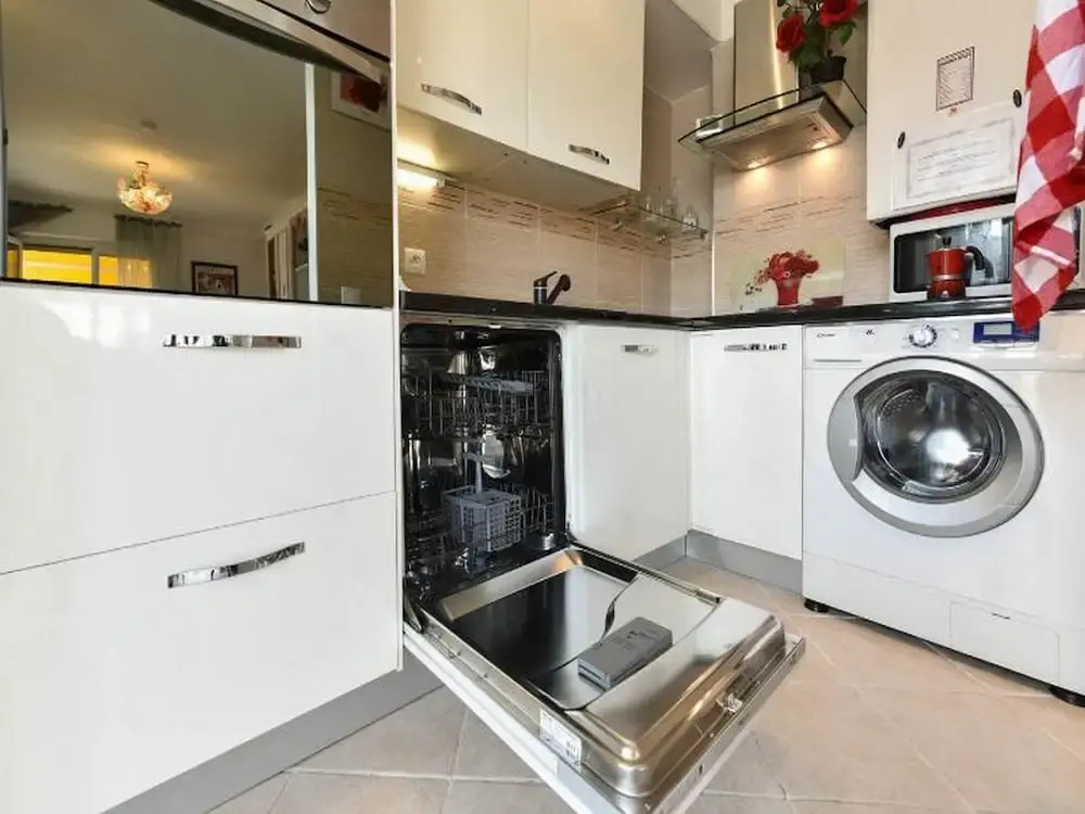 Apartment with One Bedroom in Cannes, with Wonderful City View, Furnished Terrace And Wifi - 800 M From the Beach