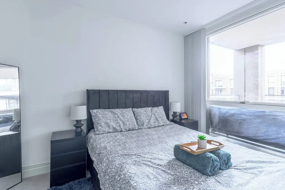 Modern Cozy Kingston Flat, 5 Mins to Train Station