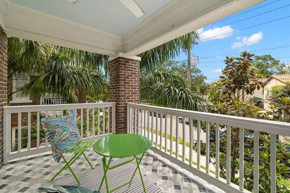 Soho Siesta Stunning Soho Apt w Private Balcony