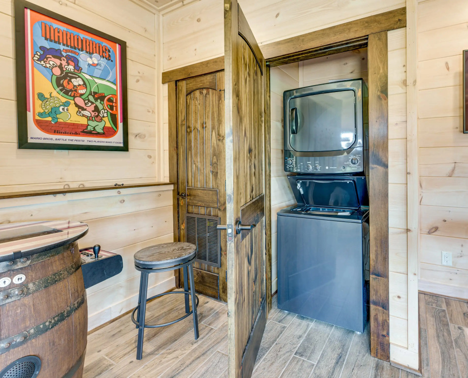 T-Bears Cabin: Hot Tub, Game Room, Theater Room