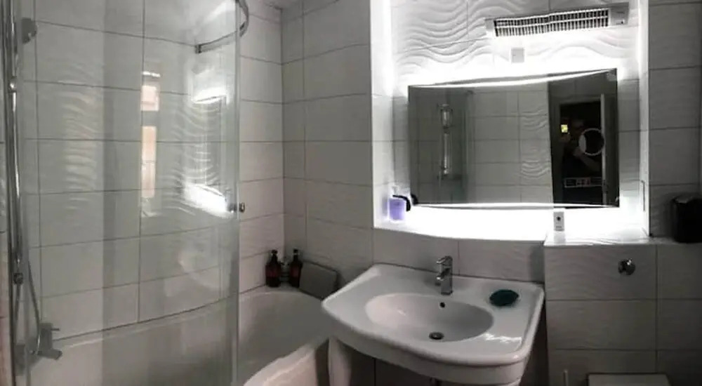 Inviting 5-bed House in London