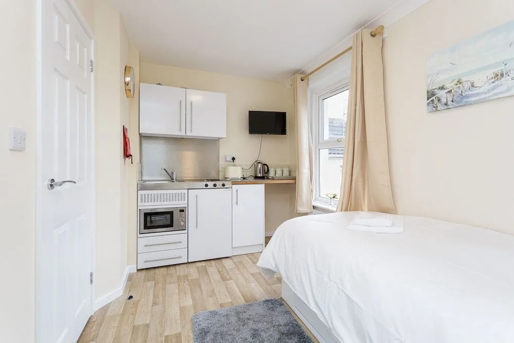 Blackberry - Stylish Self-Contained Flats in Soton City Centre