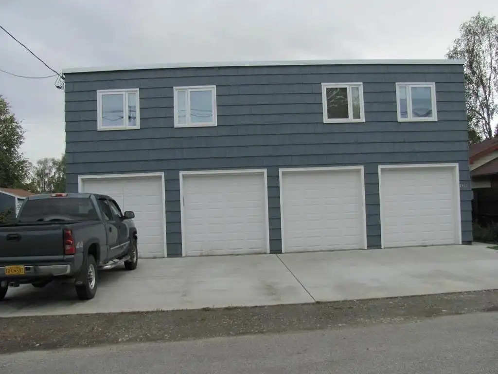 Downtown Log Cabin Hideaway Bed & Breakfast Inn Fairbanks | B&Bs