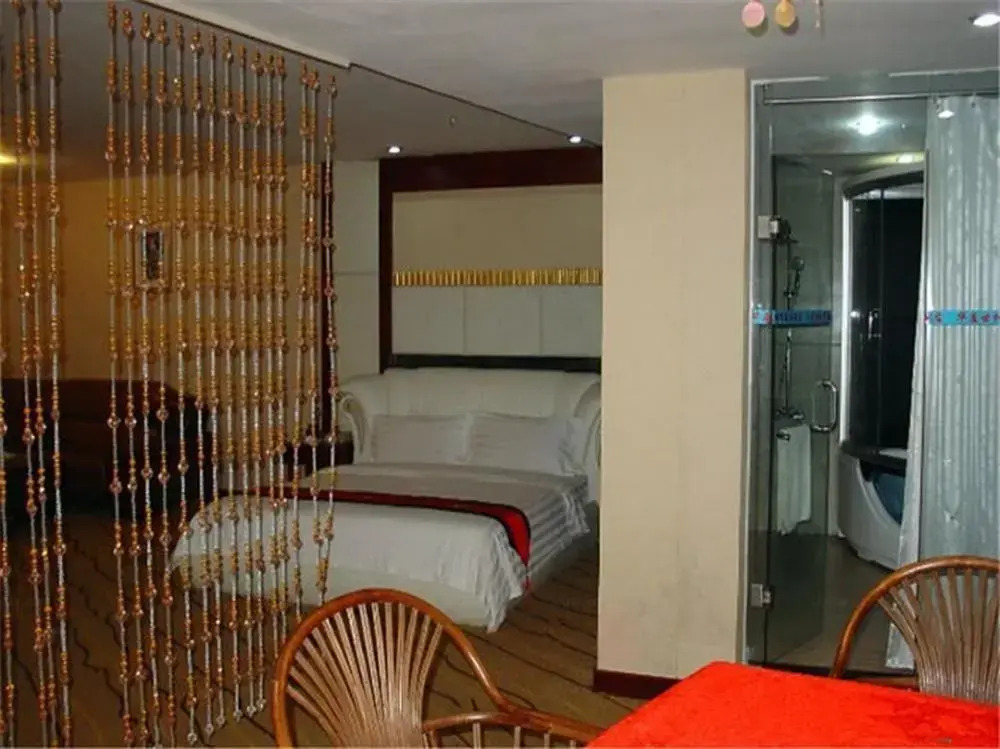 Huaxia Hotel (Zhuhai Doumen Gymnasium Zhongxing South Road)