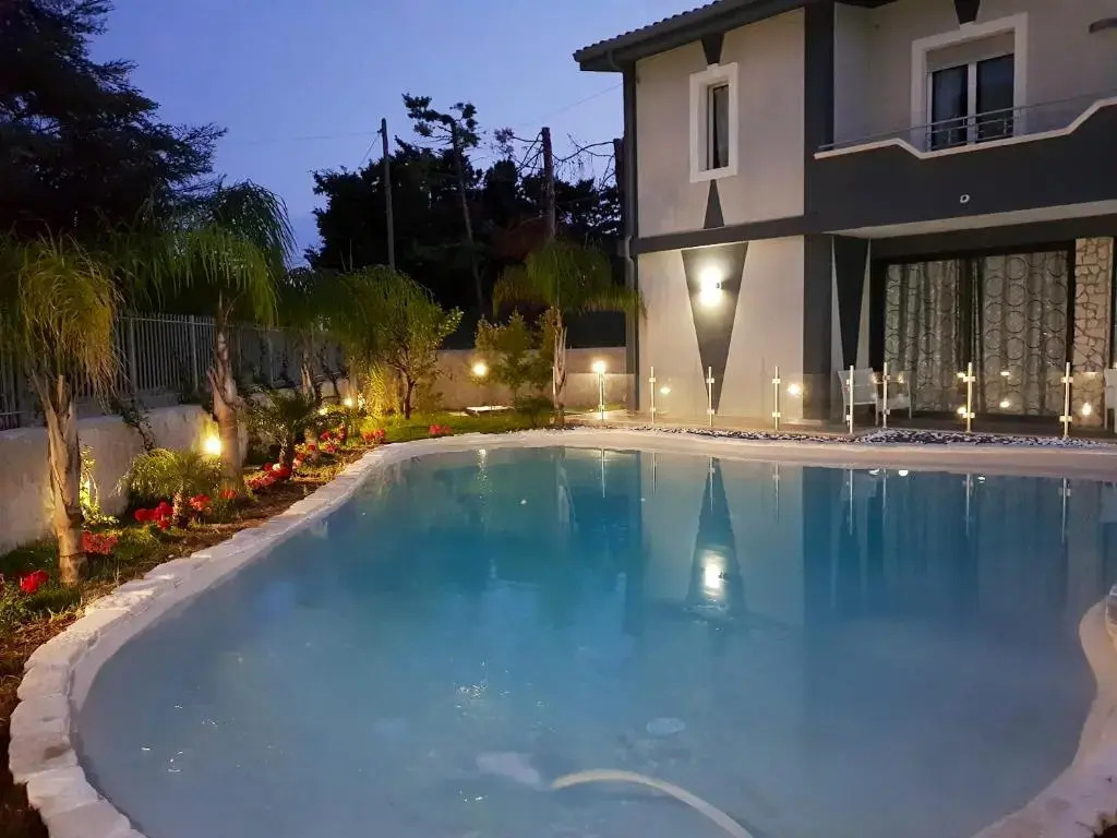 3 bedrooms villa at Fontane Bianche 200 m away from the beach with sea view private pool and enclosed garden