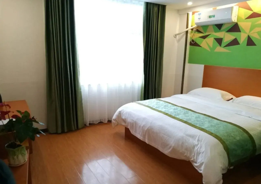 Shell Hotel (Shanghai Pudong Airport Yuandong Avenue Metro)