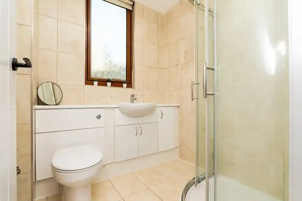 2 Bedroom Flat - Free Parking