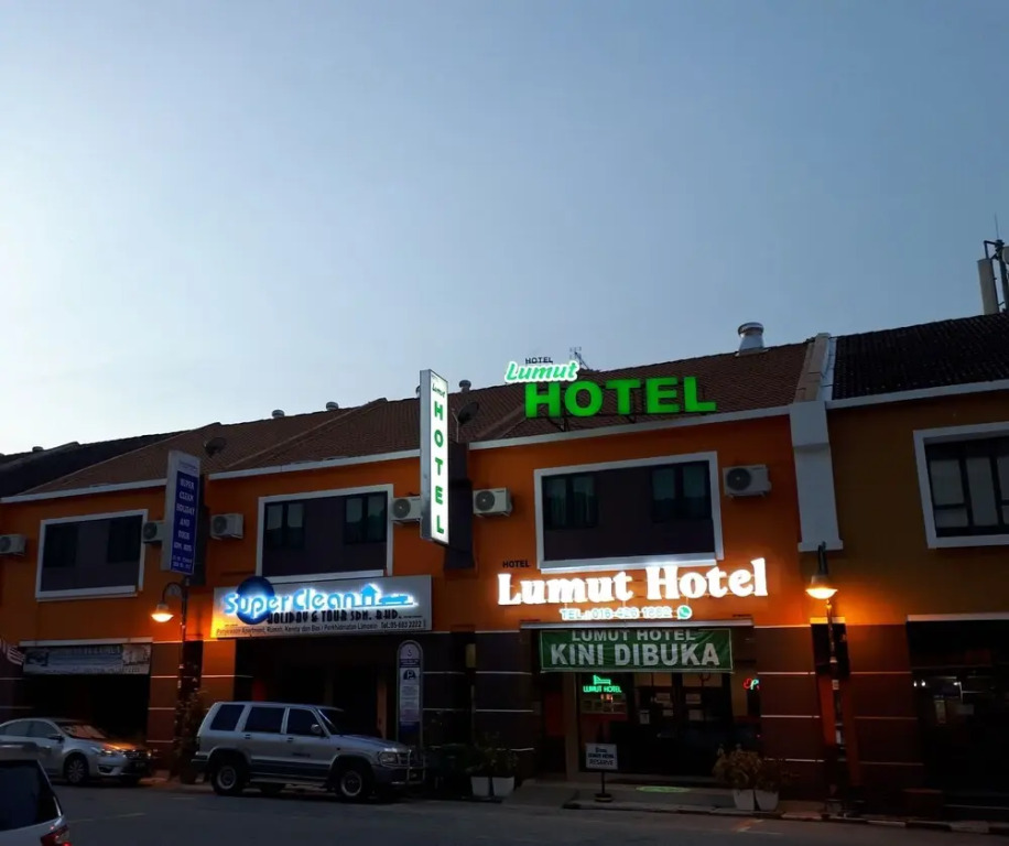 OYO 89443 Lumut Hotel