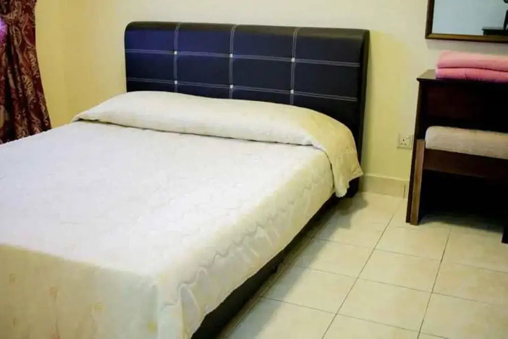 Suria Service Apartments @ Bukit Merak Laketown Resort by Oyo