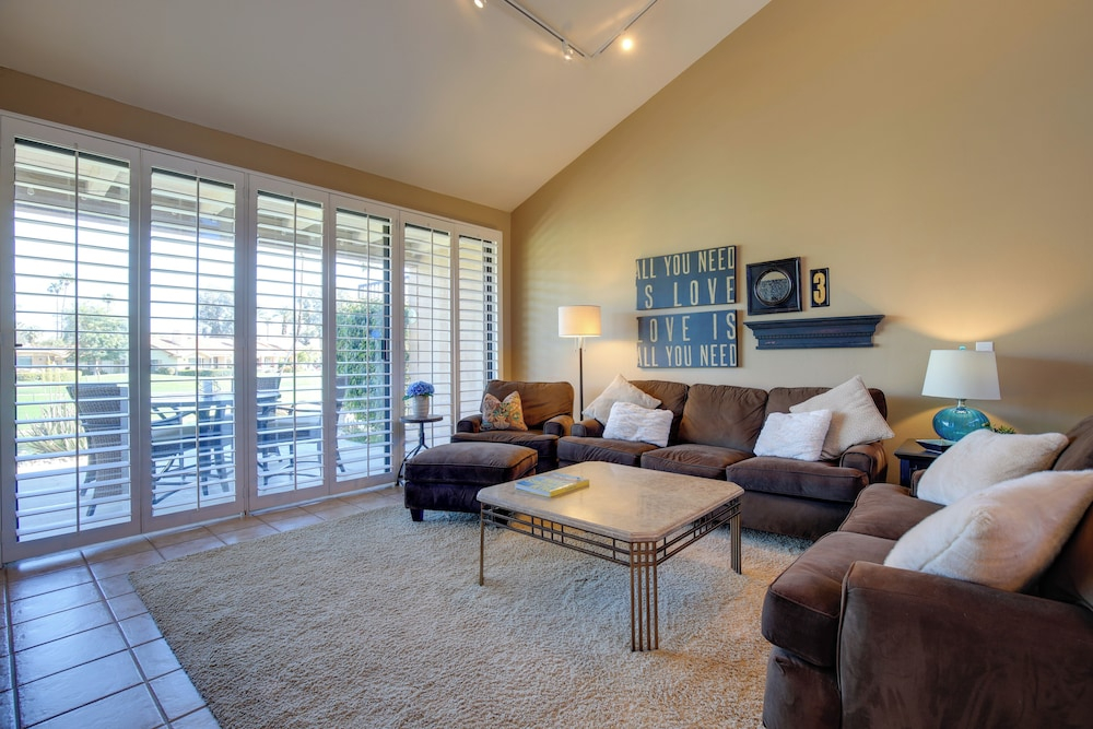 Golf Resort Getaway w/ Pool Access in Palm Desert