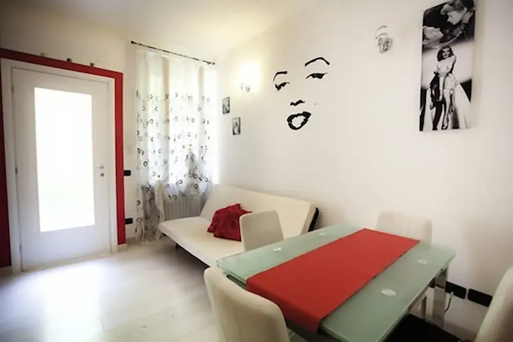 At Home - P.ta Venezia C.so Buenos Aires