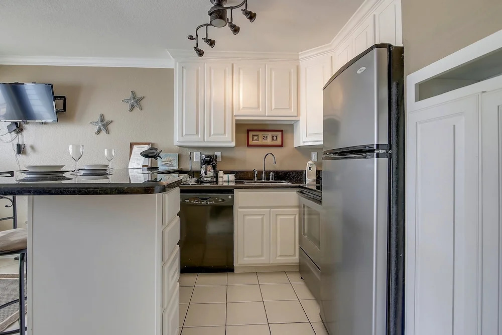 Seascape 2105 1 Bedroom Condo by RedAwning