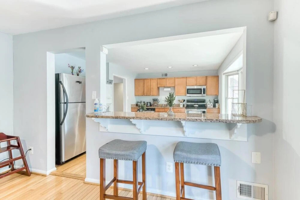3BR Modern Home w Pool Sunroom National Harbor, Fort Washington