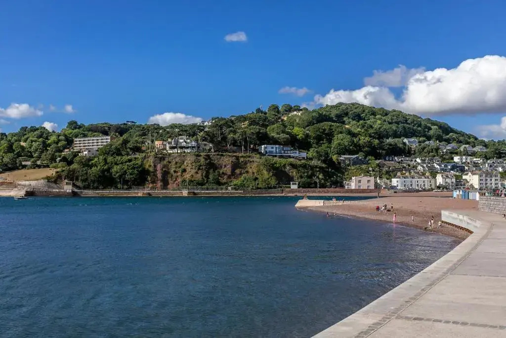 Sea Breeze, Luxury Views Seafront Stylish Home