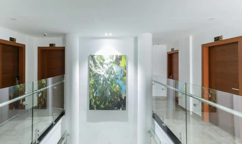 Hotel Crown Suites