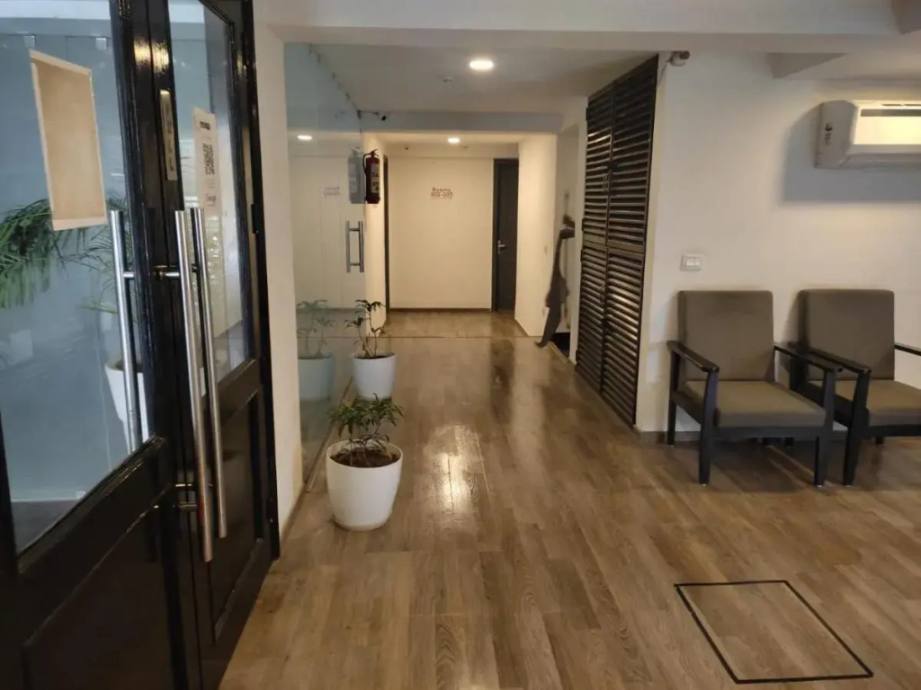 Saltstayz Express - Golf Course Road & DLF Phase-1