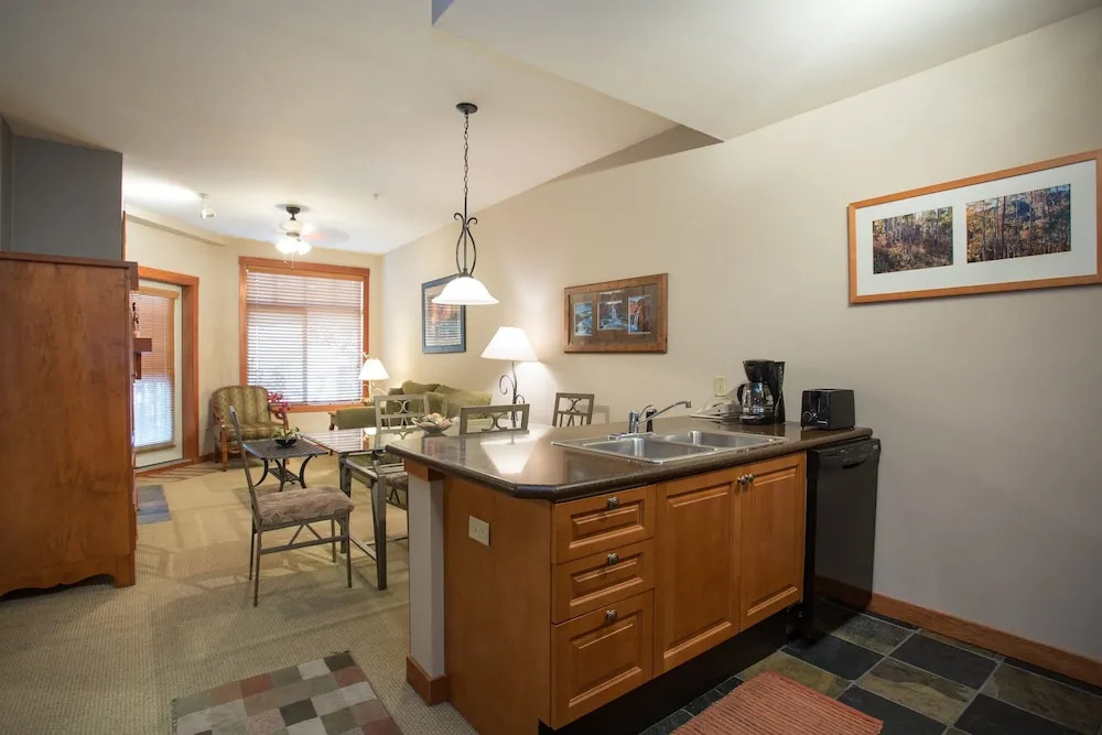 1105 - One Bedroom Standard Eagle Springs West 1 Condo by RedAwning