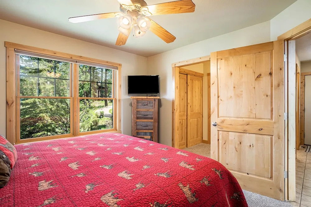 Solitude Bobcat #6 - Estes Park 2 Bedroom Condo by RedAwning