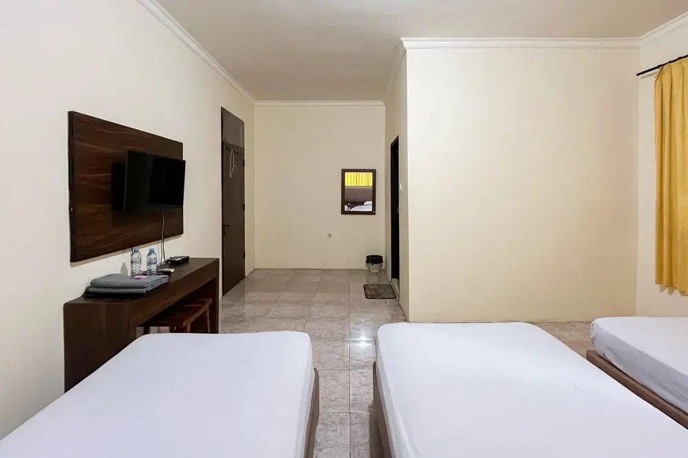 Urbanview Hotel Transit Near Bandara Sultan Hasanuddin