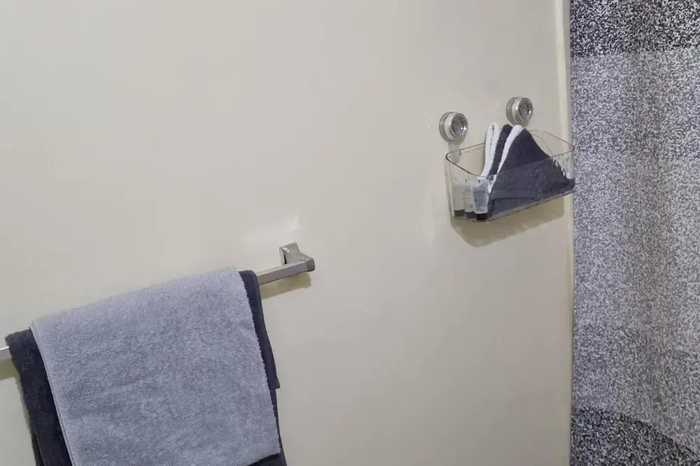 2-Bed Sleeps 4 Private Garden Parking