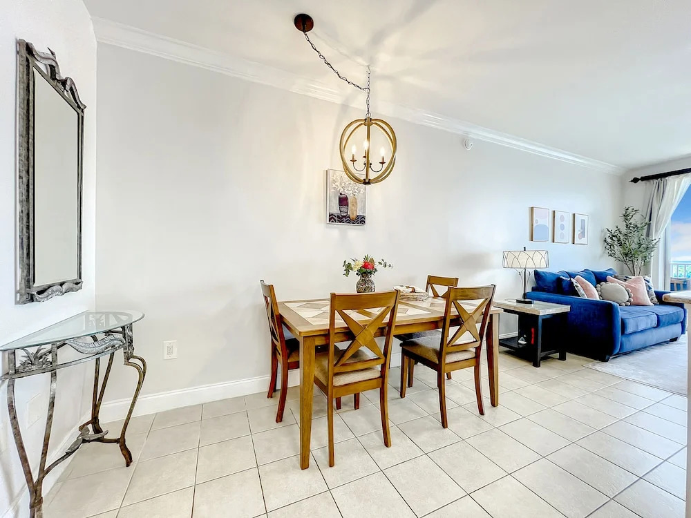 Lakefront Resort in Heart of Orlando Attractions - Tu Casa Vacations