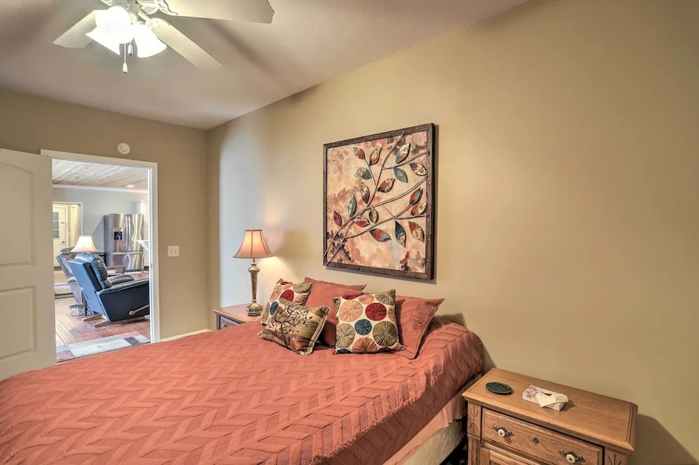 Cheerful Tiffin Digs in the Heart of Downtown