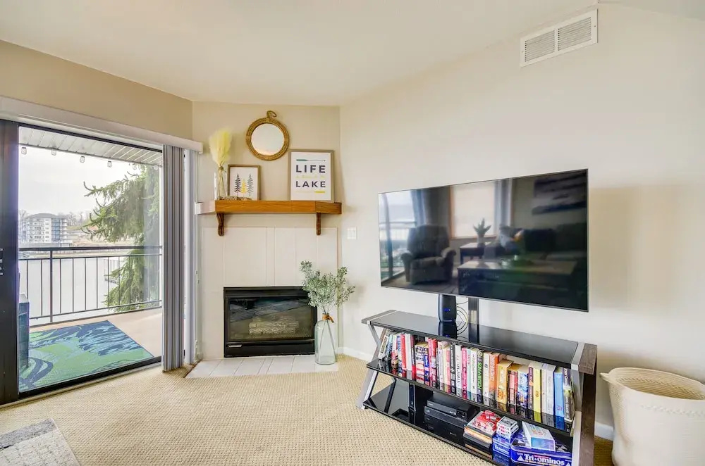 Lake of the Ozarks Condo w/ Community Pool