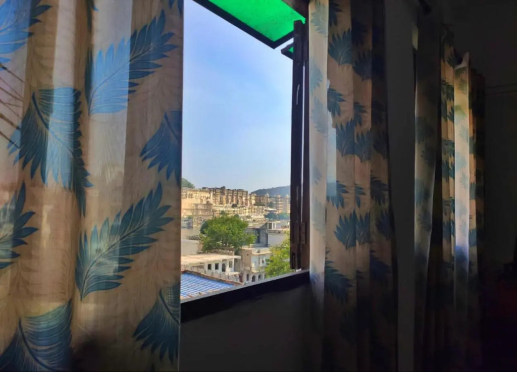 The Hostel Crown