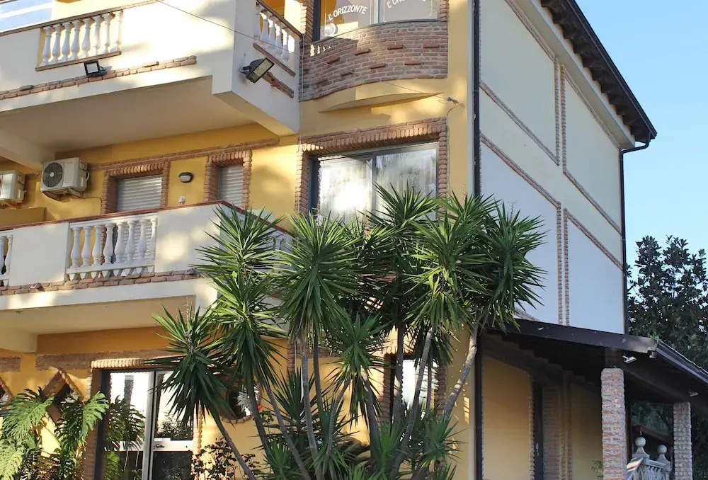 Home Le Castella