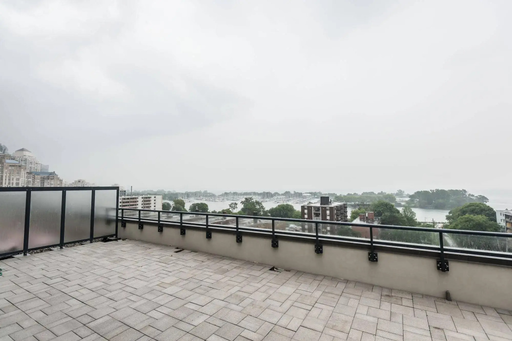 LifeSuites Lakeside Mimico