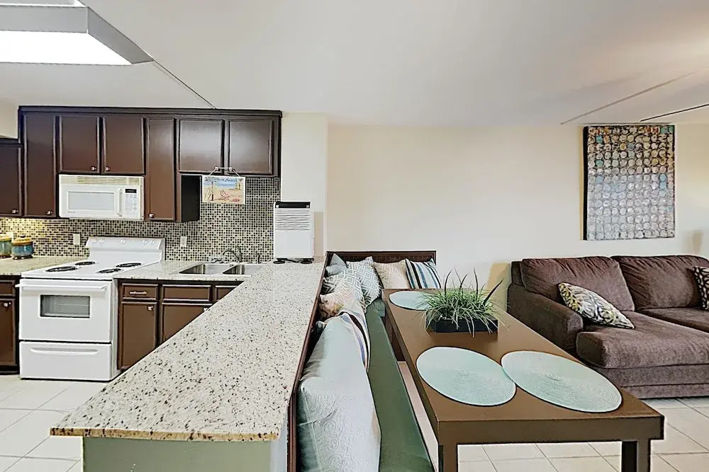 New Listing! Gulf , Steps To Sand & Waterpark 1 Bedroom Condo