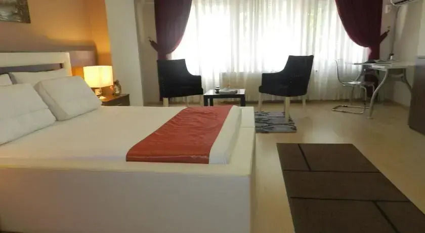 Simal Airport Suites