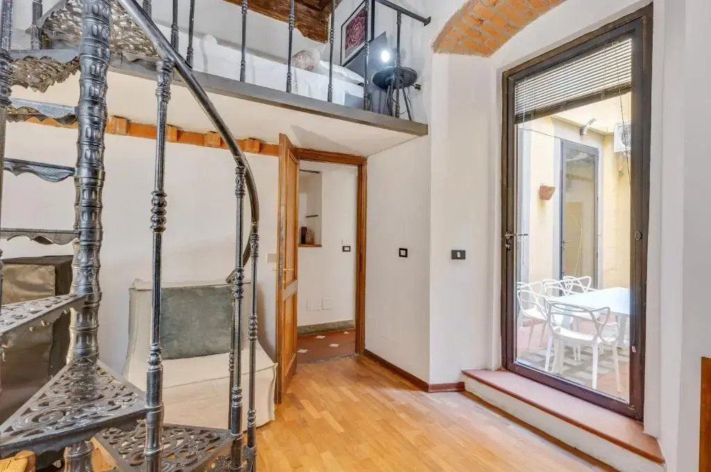 Palazzo Pitti Apartment with Terrace