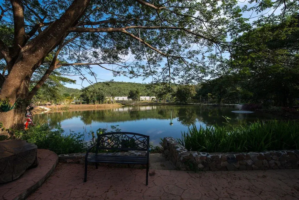 Alongkorn Farm and Resort