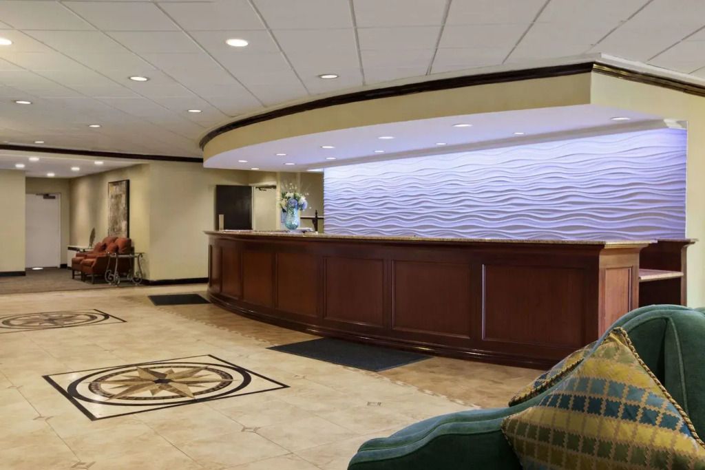 Holiday Inn - Long Island - ISLIP Arpt East by IHG