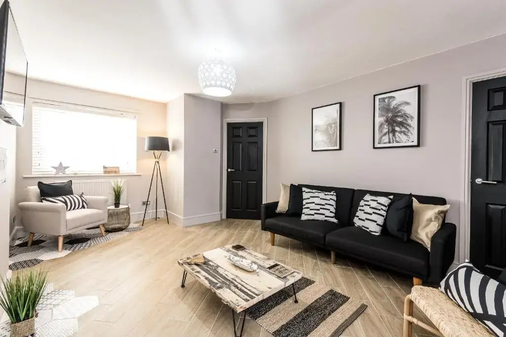 Air Host and Stay - Birchfield Lodge - Sleeps 10 Amazing spacious house
