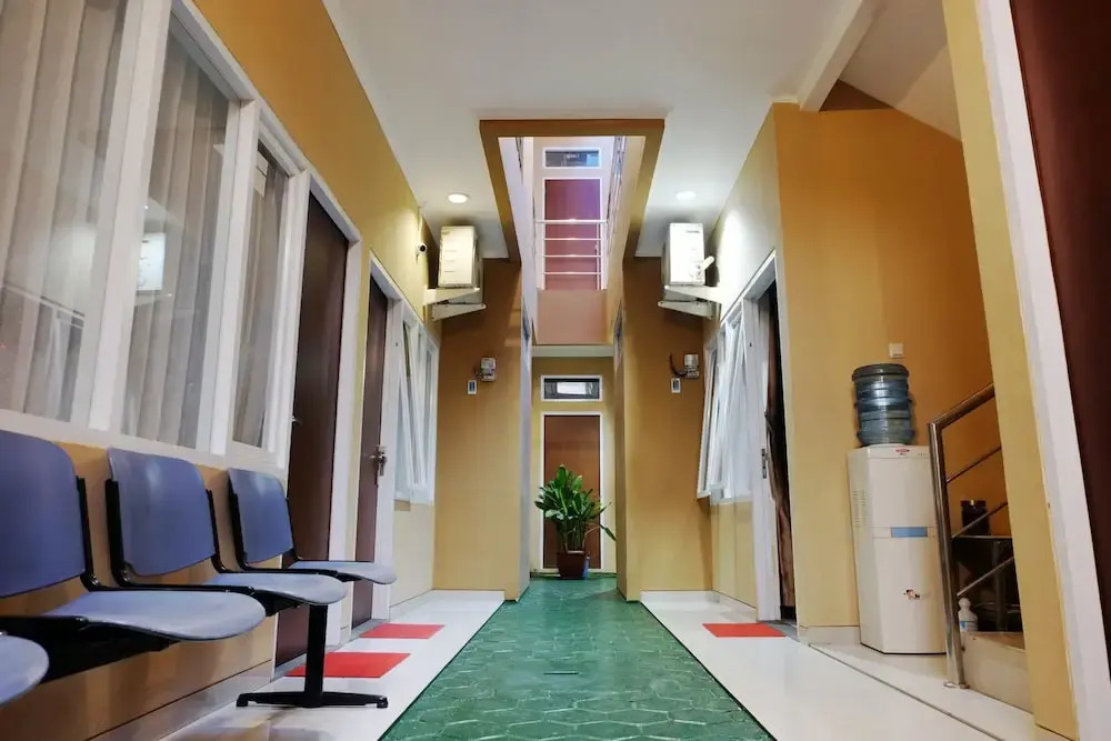 ZEN Rooms Near Alun-Alun