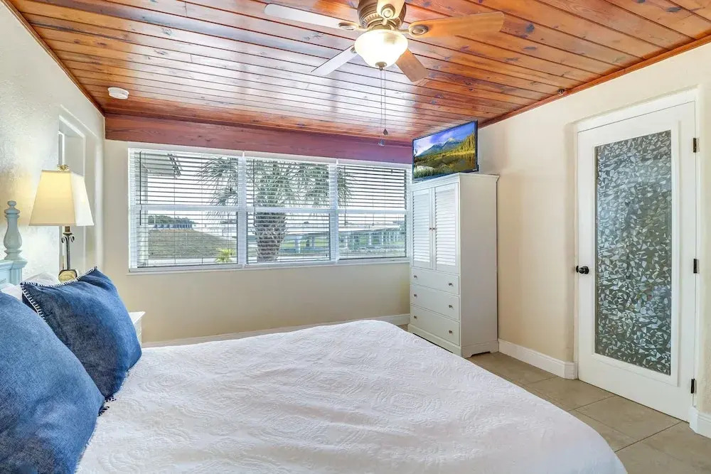 New Listing! Spacious Haven W/ Pool & Hot Tub 5 Bedroom Home