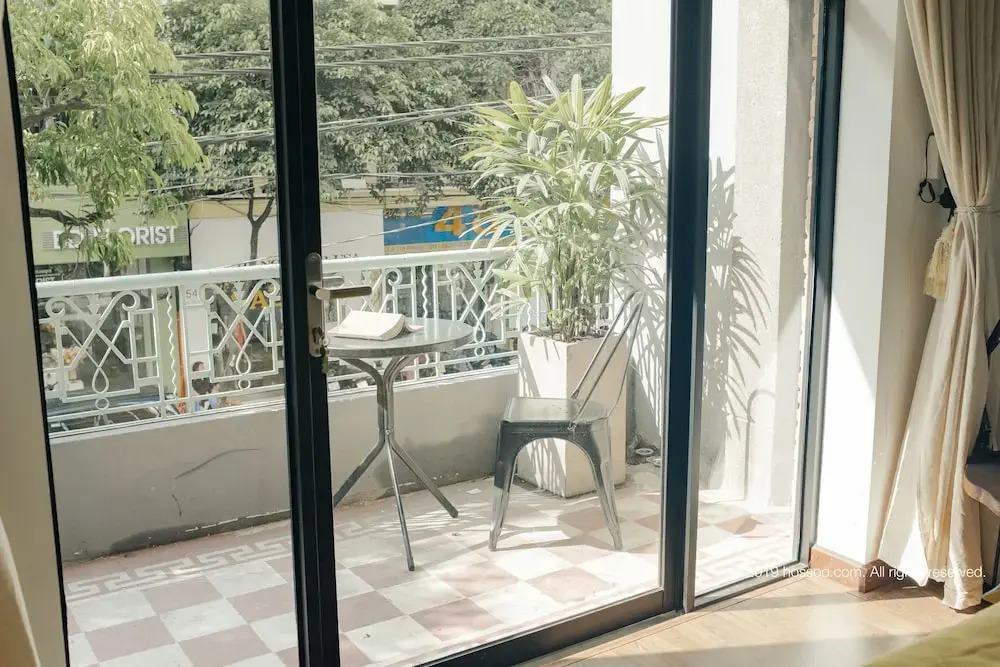 Parfait Studio private Balcony CBD