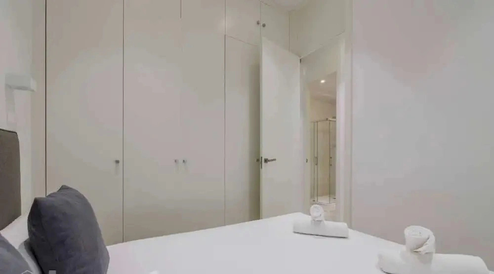 w Warm 1BR in the Vibrant Chueca Neighborhood