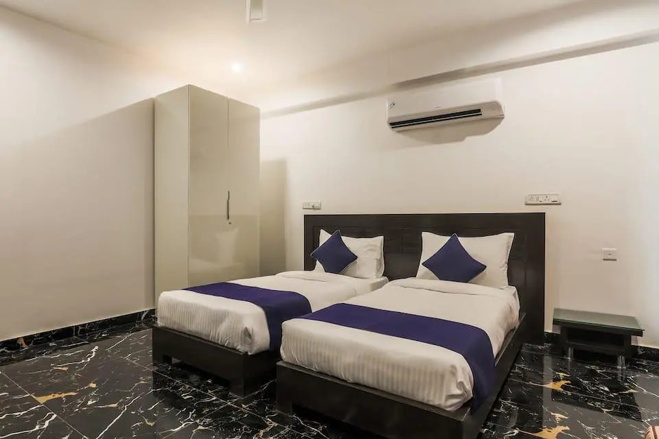 Silverkey Medanta Sec 38 By OYO Rooms