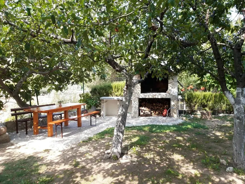 House with large garden right next to the river