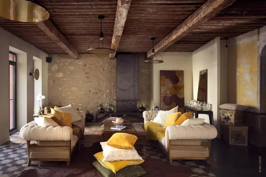 Hotel 19-21