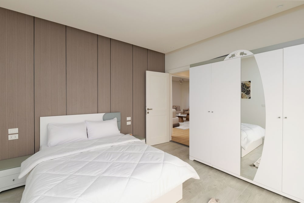 ALSAWAH 2BR Garden - Lake View Residence