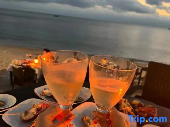 Here Nashan Nahai Surfing Seaview Homestay (Sanya Wuzhizhou Island Houhai Bay Branch)