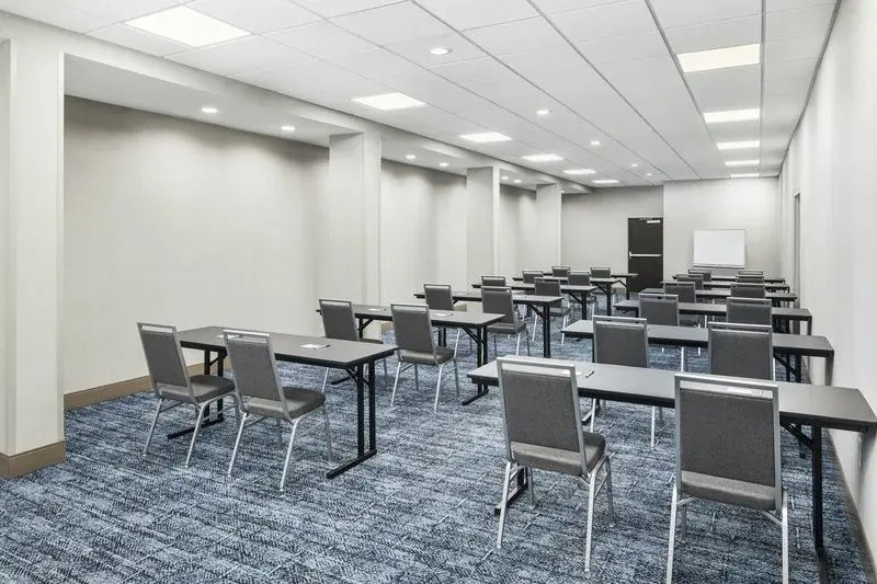 Holiday Inn I 64 West End