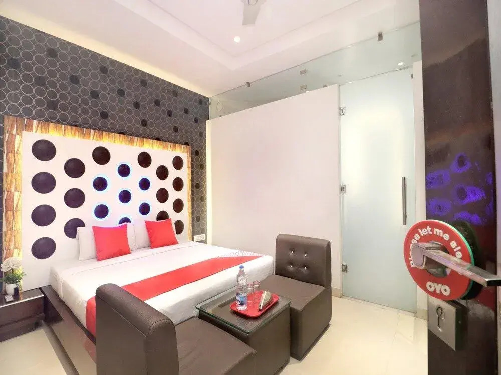 OYO 14829 Hotel J Cruise