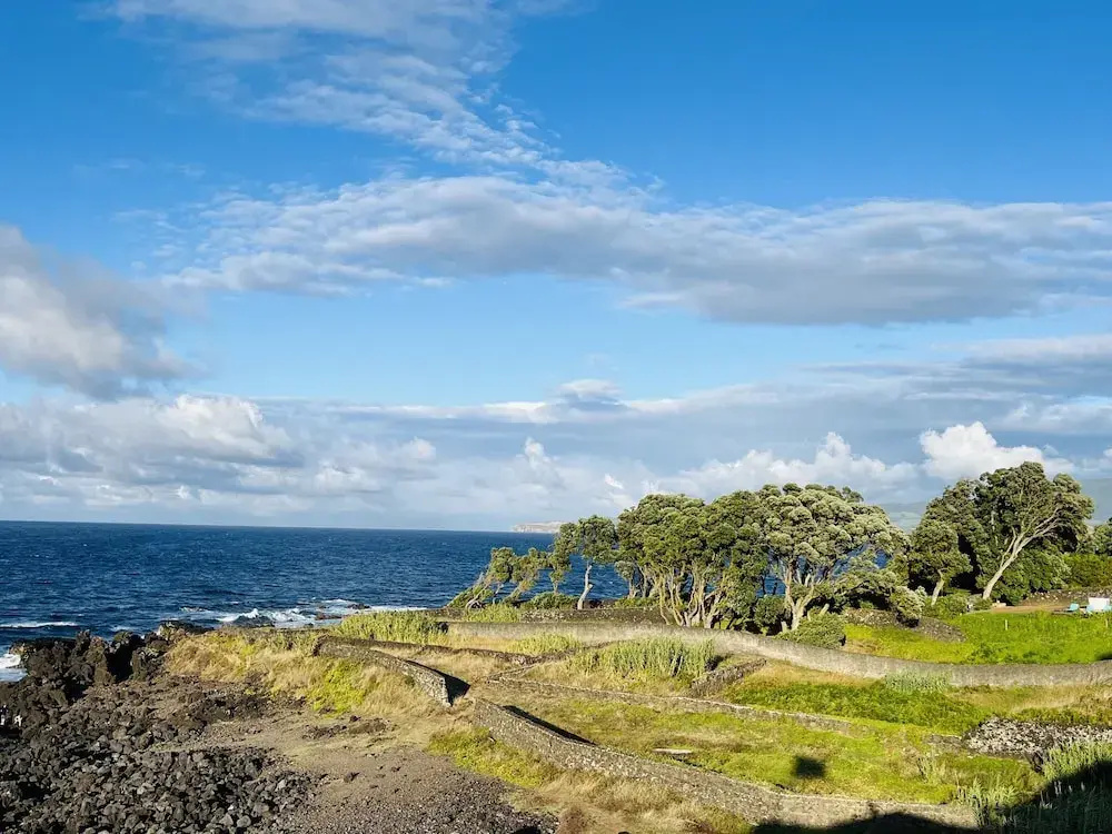 ENTRE MUROS - Turismo Rural - Casas com jardim e acesso direto ao mar