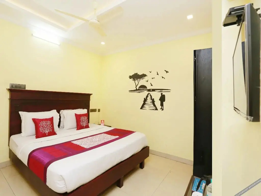OYO 5643 Hotel Malabar Plaza